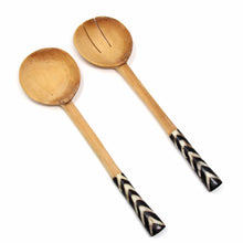 Load image into Gallery viewer, Olive Serving Set with Batiked Bone Handles
